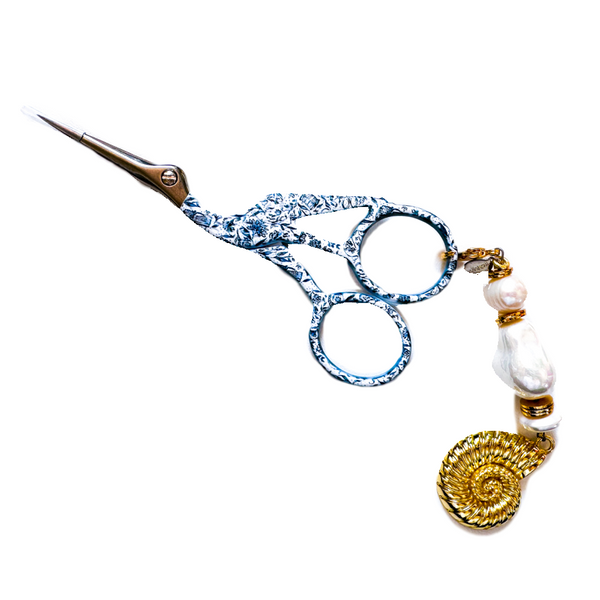 MOLLYBEADS Scissor Fob - Gold Nautilus Shell with Pearl